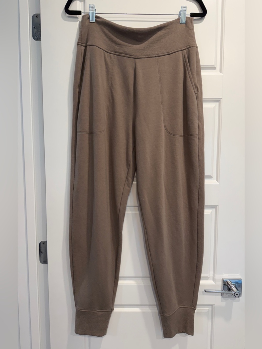 Athleta Coaster Luxe High Rise Jogger Womens Medium Umber Brown Soft Pockets